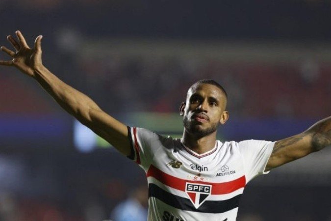 André Silva dedica gol da virada do São Paulo a Luciano