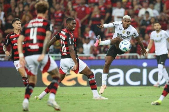 Cuiabano em ação pelo Botafogo no empate, sem gols, com o Flamengo, no Maracanã - (crédito: Foto: Vitor Silva/Botafogo) Cuiabano em ação pelo Botafogo no empate, sem gols, com o Flamengo, no Maracanã - (crédito: Foto: Vitor Silva/Botafogo)