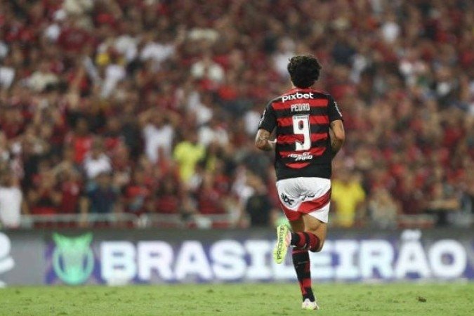 PEDRO - Em campo, o centroavante pouco teve oportunidades para finalizar e ser efetivo em direção ao gol adversário. Ele ainda sentiu a questão física, pois ficou de fora por um longo tempo em virtude de uma lesão. NOTA: 5,0.  Foto: Gilvan de Souza/Flamengo