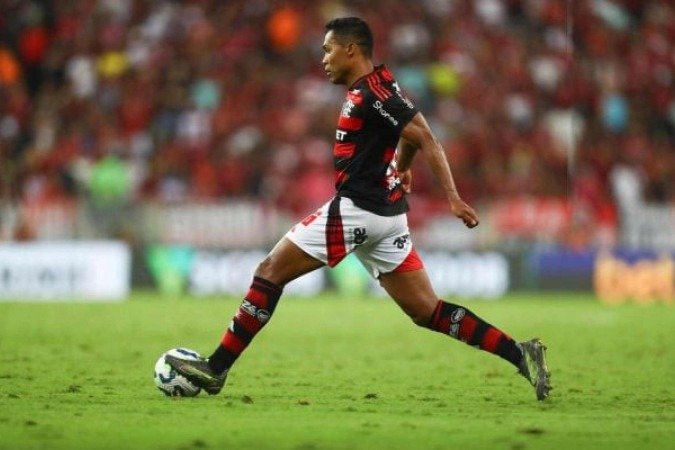 Alex Sandro em ação pelo Flamengo no empate, sem gols, com o Botafogo -  (crédito: Fotos: Gilvan de Souza/Flamengo)