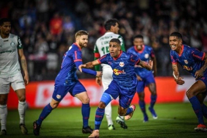 BRAGANTINO: Fez um bom jogo, conseguindo anular o ataque do Palmeiras que quase nada fez. Contudo, viu o Verdão virar com gol d ebola parada e belo gol do reserva Maurício. Merecia melhor sorte. Vinicinho foi seu melhor jogador.  NOTA 6,0. Foto:  Ari Ferreira/Red Bull Bragantino