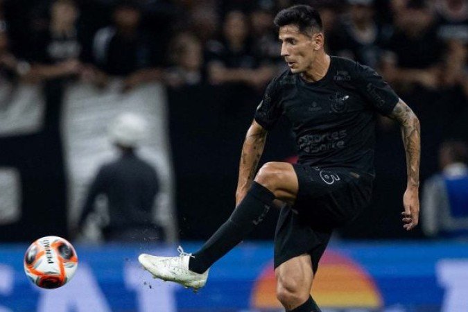 ANGILERI – Com o Corinthians pouco efetivo no ataque pela direita, era para ter aparecido mais no apoio. Ficou um pouco preso na marcação, mas fez um papel eficiente. NOTA 6,0. Foto: Rodrigo Coca/Agência Corinthians