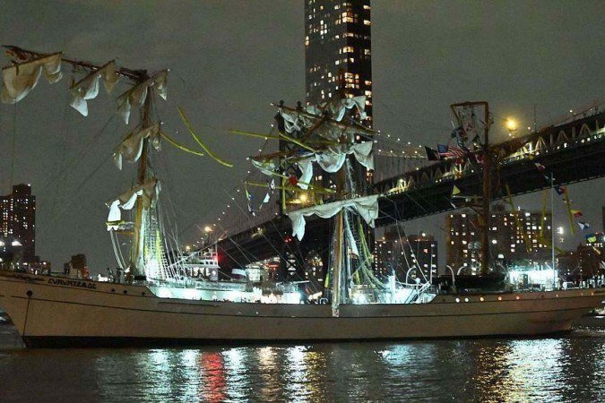 Navio do México bate na ponte do Brooklin em Nova York e deixa mortos; o que se sabe - (crédito: BBC Geral) Navio do México bate na ponte do Brooklin em Nova York e deixa mortos; o que se sabe - (crédito: BBC Geral)