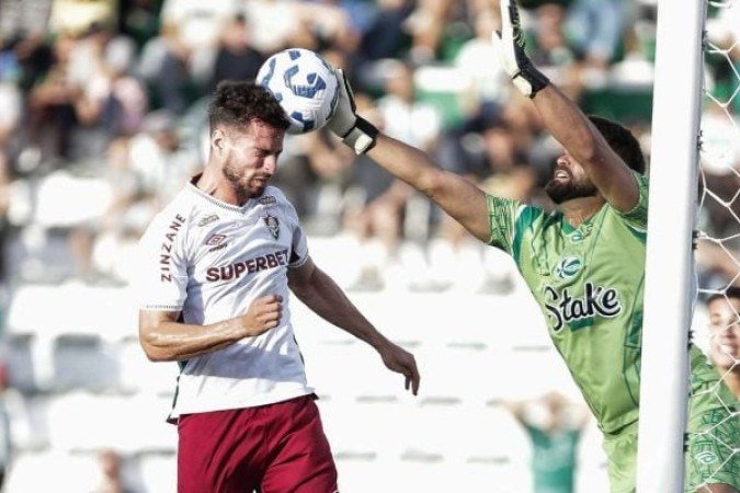 MARTINELLI - Aproveitou-se da mudança no setor para ter mais liberdade no ataque. Inclusive, criou boas chances e teve oportunidade de marcar um gol. Caiu de rendimento na segunda etapa. Nota: 5,5 - Foto: Lucas Merçon/FFC