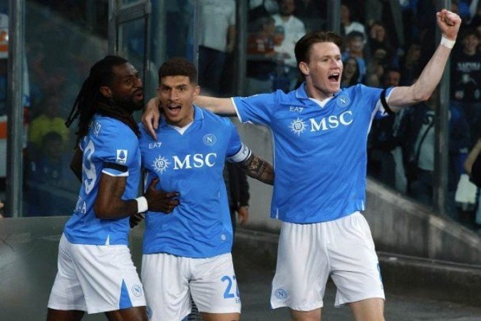 Napoli depende apenas de si para ser campeão italiano pela quarta vez - (crédito: sco Pecoraro/Getty Images) Napoli depende apenas de si para ser campeão italiano pela quarta vez - (crédito: sco Pecoraro/Getty Images)