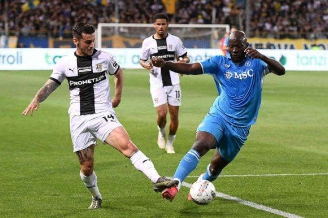 Napoli empata com o Parma, mas segue na liderança do Italiano - (crédito: Foto: Alessandro Sabattini/Getty Images) Napoli empata com o Parma, mas segue na liderança do Italiano - (crédito: Foto: Alessandro Sabattini/Getty Images)