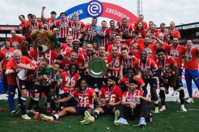 PSV celebra a conquista do titulo holandês da temporada de 2024/25 - (crédito: Foto: Divulgação PSV) PSV celebra a conquista do titulo holandês da temporada de 2024/25 - (crédito: Foto: Divulgação PSV)