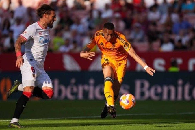 Mbappé em ação contra o Sevilla, Foi dele o primeiro gol do Real Madrid, que vecneu por 2 a 0 - (crédito: Foto: Angel Martinez/Getty Images) Mbappé em ação contra o Sevilla, Foi dele o primeiro gol do Real Madrid, que vecneu por 2 a 0 - (crédito: Foto: Angel Martinez/Getty Images)