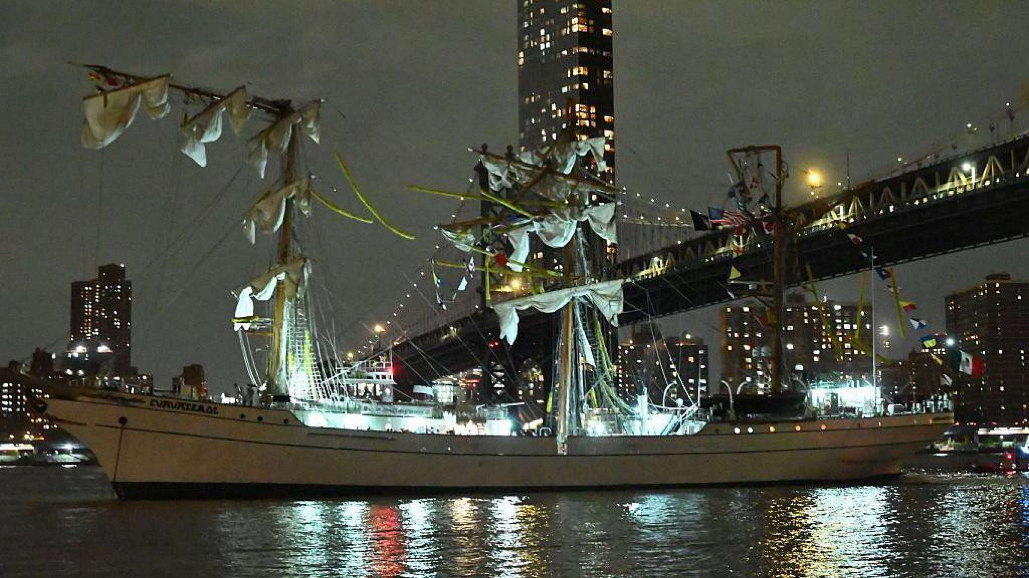 Navio do México bate na ponte do Brooklin em Nova York e deixa mortos; o que se sabe -  (crédito: BBC Geral)