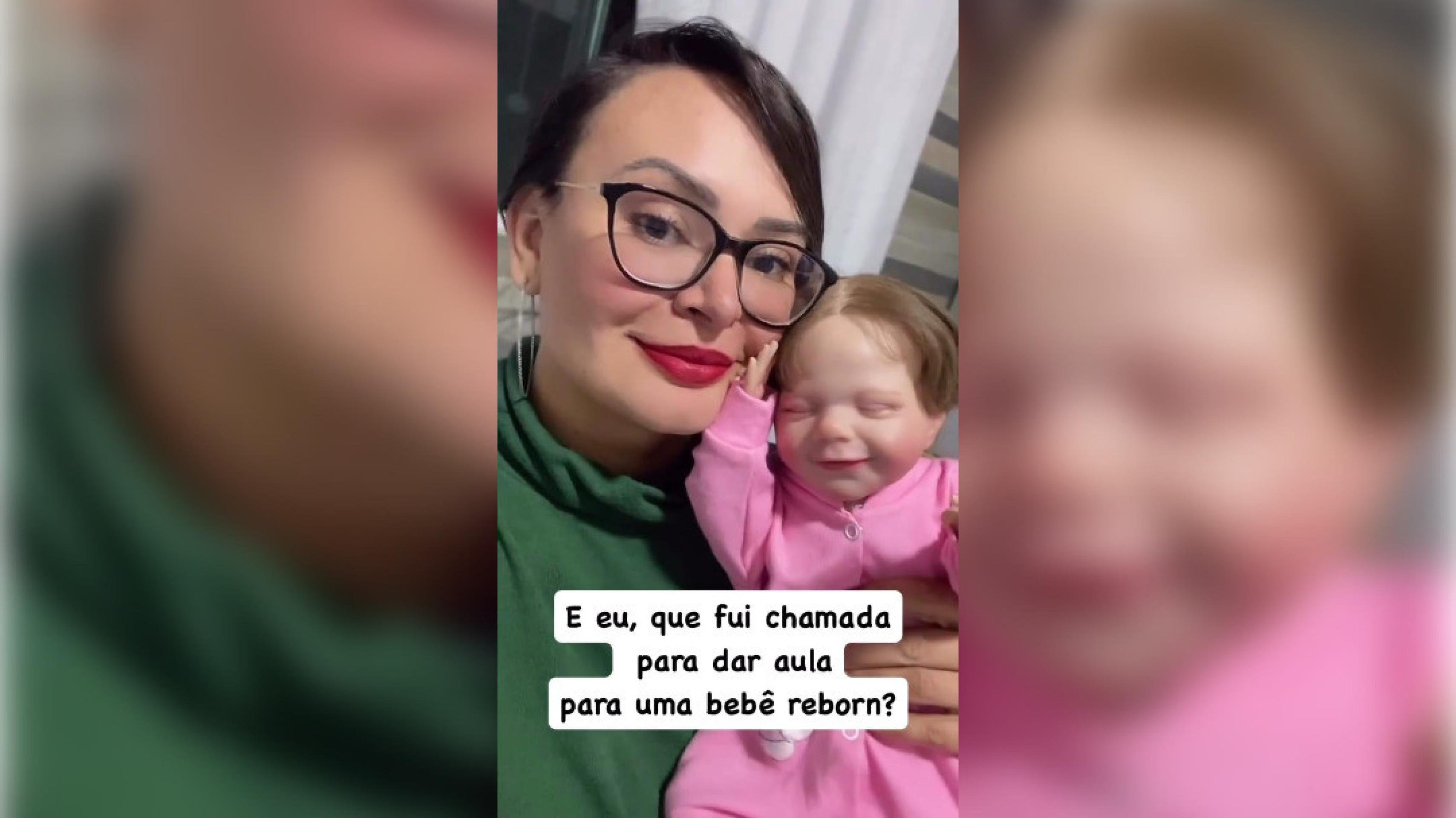 Vídeo: Professora do DF é contratada para dar aula a bebê reborn