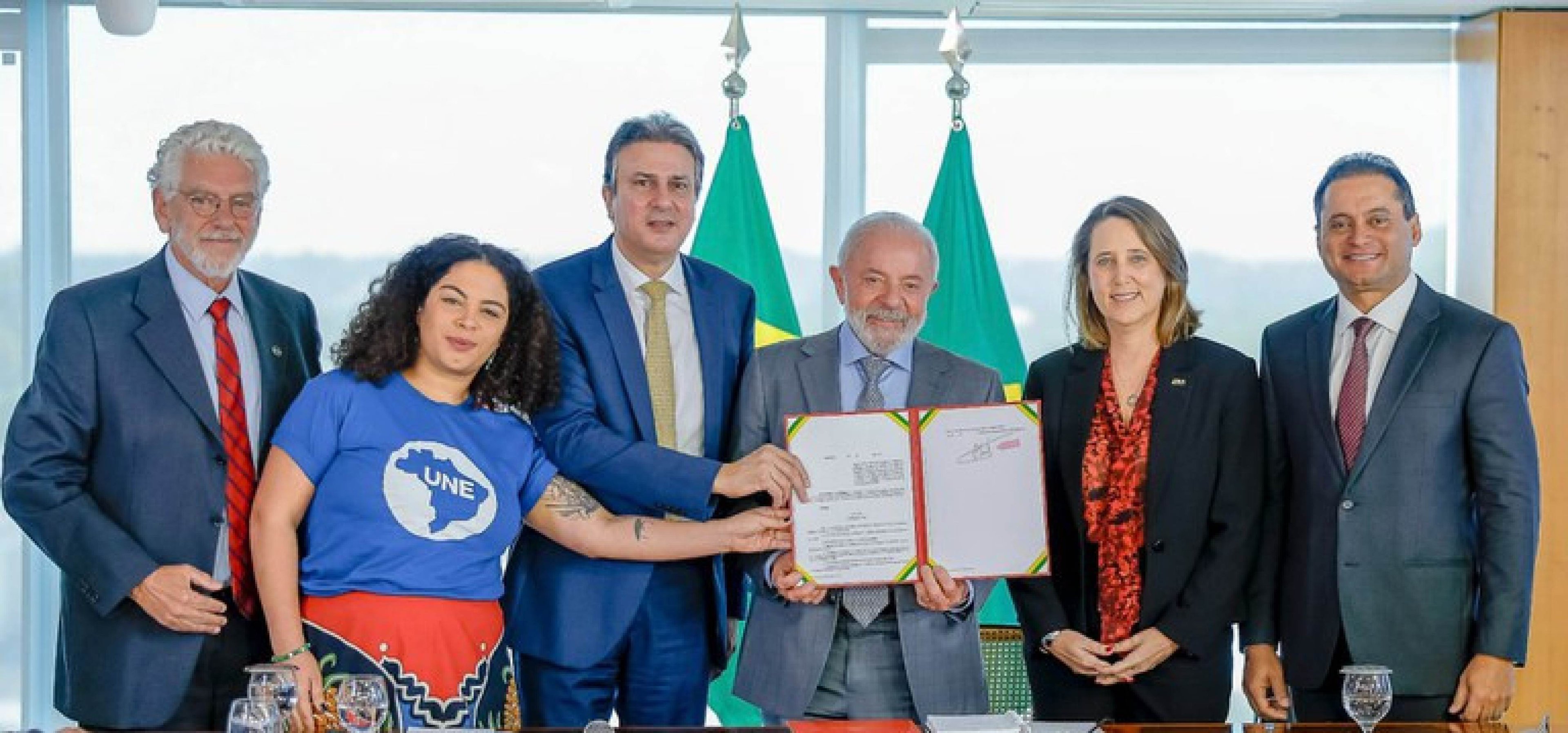 Governo proíbe EAD em cursos de medicina, direito, odontologia, enfermagem e psicologia Governo proíbe EAD em cursos de medicina, direito, odontologia, enfermagem e psicologia