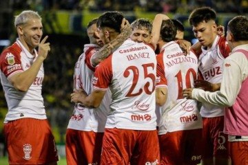 Triunfo veio com gol ainda na primeira etapa do jogo em Santa Fe -  (crédito: Foto: Divulgação/CA Huracán)