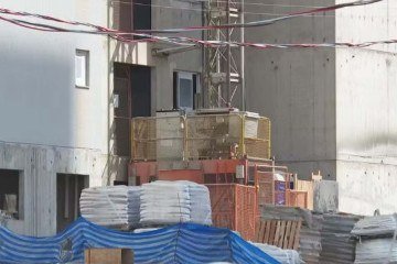 Elevador de cremalheira em obra onde três operários morreram -  (crédito: Reprodução/TV Globo)