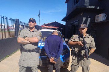 Suspeito foi preso pela polícia -  (crédito: PMGO/Divulgação)