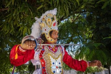 Brincante e mestre da cultura popular do Cariri cearense realiza oficinas e vivências com foco no jogo de espadas. -  (crédito: Divulgação)