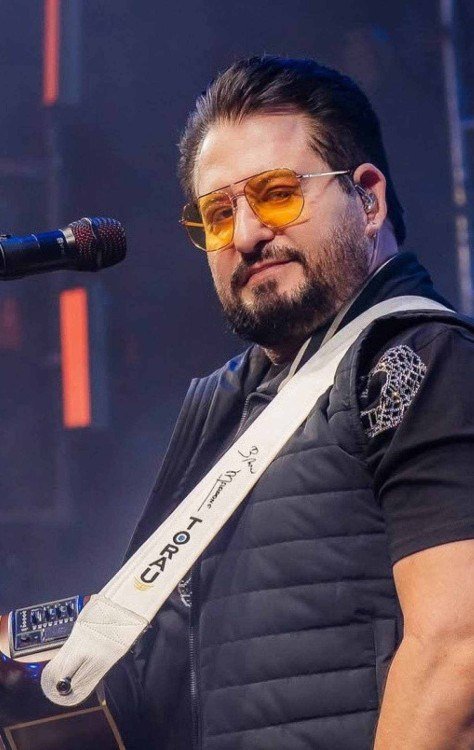 Marrone caiu durante show em 10 de maio -  (crédito: Reprodução/Instagram/@oficialbrunoemarrone e @iamluiz)
