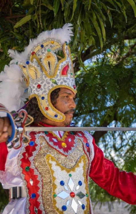 Brincante e mestre da cultura popular do Cariri cearense realiza oficinas e vivências com foco no jogo de espadas. -  (crédito: Divulgação)