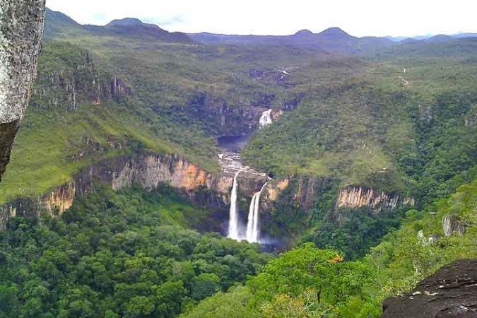 Chapada dos Veadeiros - GO: Situada em Goiás, a 400 km de Goiânia, é uma área de preservação ambiental reconhecida pela UNESCO. Essa região de cerrado abriga formações rochosas, cânions, rios e vasta biodiversidade. - (crédito: Flickr/danielmonteiro) Chapada dos Veadeiros - GO: Situada em Goiás, a 400 km de Goiânia, é uma área de preservação ambiental reconhecida pela UNESCO. Essa região de cerrado abriga formações rochosas, cânions, rios e vasta biodiversidade. - (crédito: Flickr/danielmonteiro)