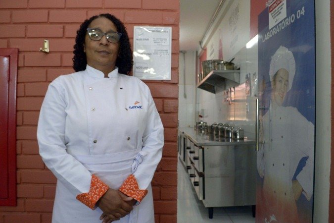  19/05/2025 Crédito: Marcelo Ferreira/CB/D.A Press. Brasil. Brasília - DF - Aula inaugural de curso para mulheres egressas do sistema prisional ? O Senac-DF, em parceria com a Associação AME Mulheres Esquecidas e o Sindhobar. Professora Heleni Alves de Souza 