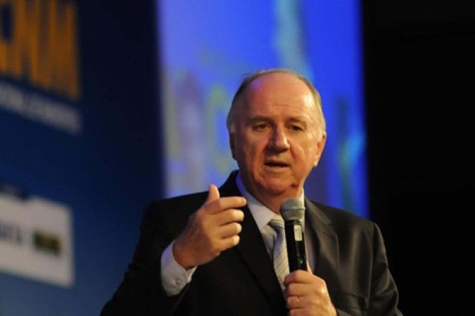 A declaração foi dada durante a XXVI Marcha dos Prefeitos, que acontece em Brasília até quinta-feira (22/5)
- (crédito: Ascom/CNM) A declaração foi dada durante a XXVI Marcha dos Prefeitos, que acontece em Brasília até quinta-feira (22/5)
- (crédito: Ascom/CNM)
