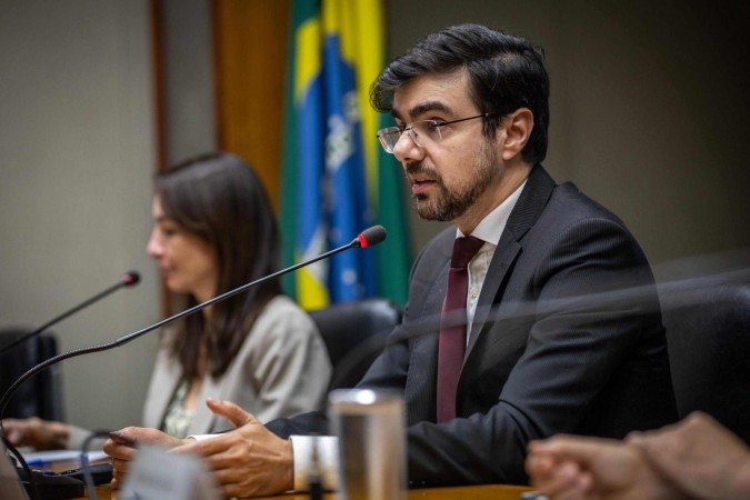 Para o secretário Guilherme Mello, um dos reflexos desse cenário é o enfraquecimento do dólar e a alta dos rendimentos dos títulos norte-americanos
- (crédito: Diogo Zacarias/MF) Para o secretário Guilherme Mello, um dos reflexos desse cenário é o enfraquecimento do dólar e a alta dos rendimentos dos títulos norte-americanos
- (crédito: Diogo Zacarias/MF)