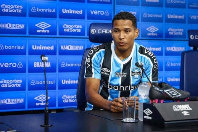 João Lucas era cotado para ser titular do Grêmio na derrota, de virada, para o São Paulo, mas reclamou de lesão muscular no último treino antes do duelo - (crédito: Foto: Lucas Uebel / Grêmio FBPA) João Lucas era cotado para ser titular do Grêmio na derrota, de virada, para o São Paulo, mas reclamou de lesão muscular no último treino antes do duelo - (crédito: Foto: Lucas Uebel / Grêmio FBPA)