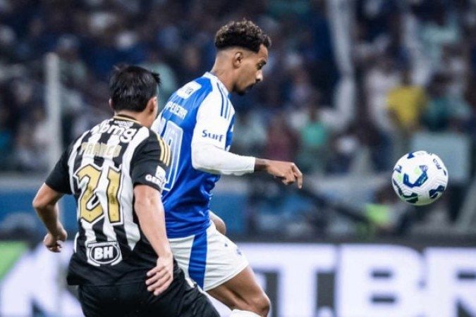 MATHEUS PEREIRA – No primeiro tempo, fez um jogo de qualidade, distribuindo as bolas e encontrando companheiros bem colocados. Caiu um pouco de produção no segundo tempo, mas foi muito aplicado, ajudando até na marcação. NOTA: 7,5. Foto: Gustavo Aleixo/Cruzeiro