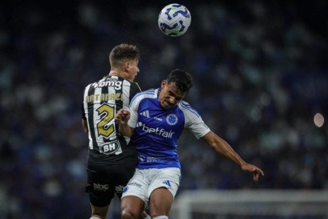 KAIKI BRUNO – Fez um jogo muito consistente, tanto na marcação quanto ao partir para o apoio. Mas faltou apuro nos cruzamentos. NOTA: 7,0. Foto: Gustavo Aleixo/Cruzeiro