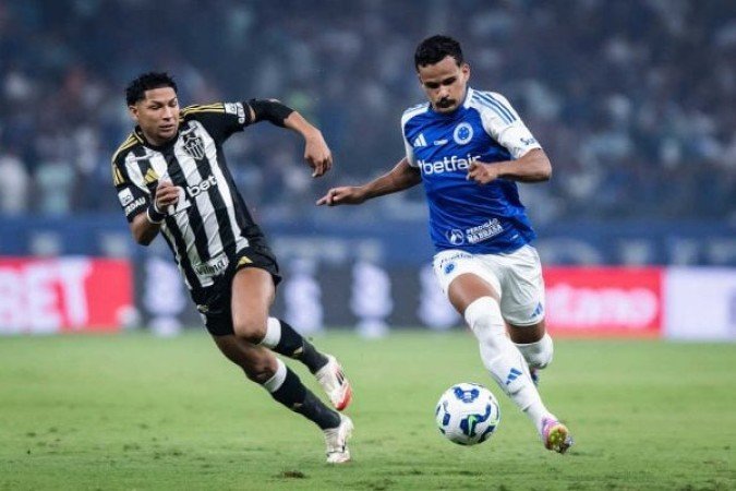 RONY – Apesar de conseguir duas finalizações e ser o jogador mais efetivo, perdeu quase todas para Fabrício Bruno, a ponto de perder a paciência com o marcador. Desta vez, ficou devendo. NOTA 5,0. Foto: Gustavo Aleixo /Cruzeiro