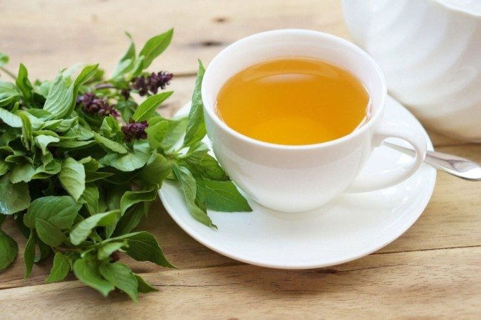 Chá de manjericão, lavanda e limão-siciliano (Imagem: SiNeeKan | Shutterstock) - (crédito: EdiCase) Chá de manjericão, lavanda e limão-siciliano (Imagem: SiNeeKan | Shutterstock) - (crédito: EdiCase)
