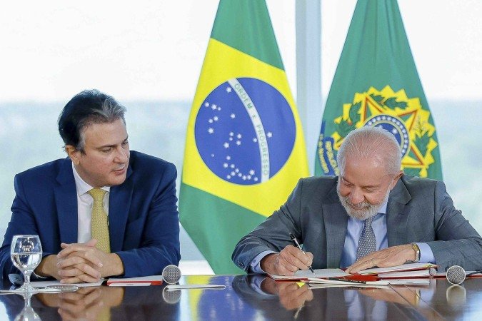 O anúncio da regulamentação do EAD já foi adiado cinco vezes pelo governo federal, mas o decreto foi assinado nesta segunda (19/5) - (crédito: Ricardo Stuckert/PR) O anúncio da regulamentação do EAD já foi adiado cinco vezes pelo governo federal, mas o decreto foi assinado nesta segunda (19/5) - (crédito: Ricardo Stuckert/PR)