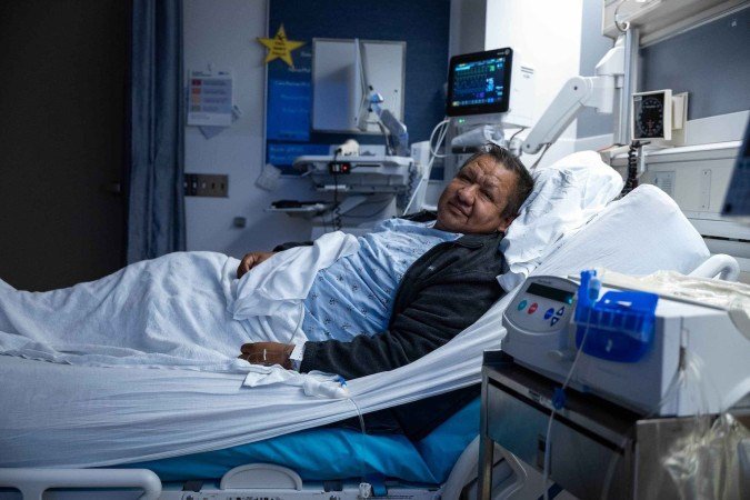 Oscar Larrainzar fez diálise durante sete anos e agora se recupera - (crédito: Nick Carranza/UCLA Healh) Oscar Larrainzar fez diálise durante sete anos e agora se recupera - (crédito: Nick Carranza/UCLA Healh)