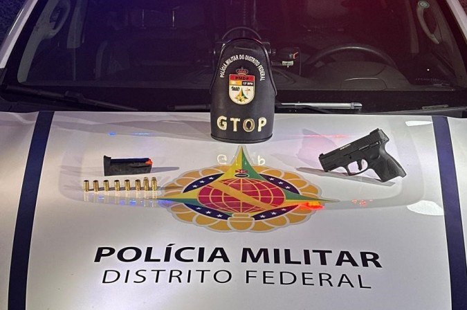 A ação foi realizada por policiais militares do Grupo Tático Operacional do 13º Batalhão (Gtop 33), após uma denúncia de disparos próximo ao Vale do Pinheiros. - (crédito: Divulgação/PMDF) A ação foi realizada por policiais militares do Grupo Tático Operacional do 13º Batalhão (Gtop 33), após uma denúncia de disparos próximo ao Vale do Pinheiros. - (crédito: Divulgação/PMDF)