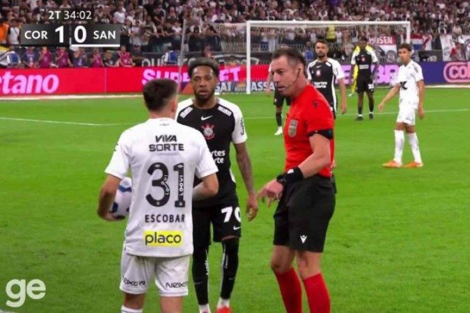 Martínez provocou Escobar durante o clássico. Jogador do Santos acabou expulso - (crédito: Foto: Reprodução) Martínez provocou Escobar durante o clássico. Jogador do Santos acabou expulso - (crédito: Foto: Reprodução)
