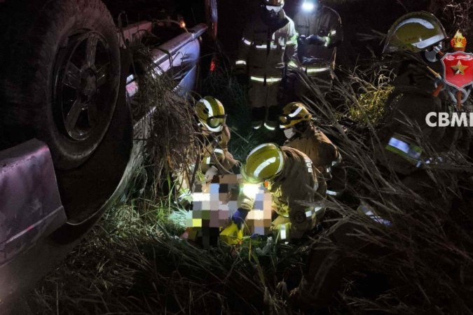 Acidente entre veículos deixa uma pessoa ferida na BR 020 - (crédito: CBMDF/Divulgação) Acidente entre veículos deixa uma pessoa ferida na BR 020 - (crédito: CBMDF/Divulgação)