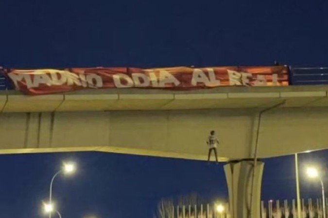 Torcedores do Atlético de Madrid ameaçam Vini Jr antes de clássico com Real Madrid em 2023 - (crédito: Foto: Reprodução) Torcedores do Atlético de Madrid ameaçam Vini Jr antes de clássico com Real Madrid em 2023 - (crédito: Foto: Reprodução)