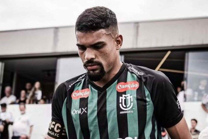 Juíz relata que jogador pediu para tomar cartão - (crédito: — Foto: ASCOM/Maringá FC) Juíz relata que jogador pediu para tomar cartão - (crédito: — Foto: ASCOM/Maringá FC)