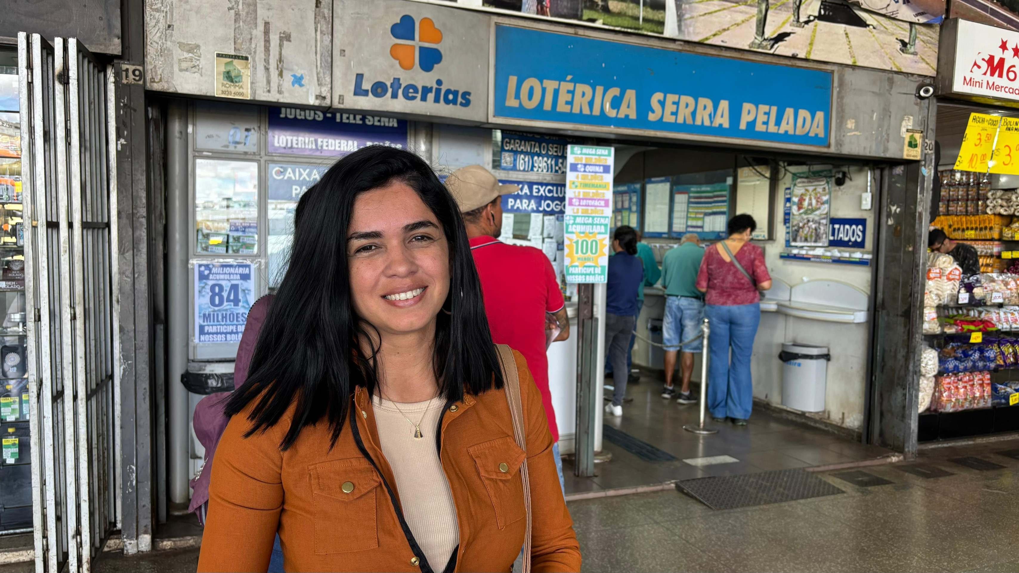 Mega-Sena faz brasilienses sonharem com prêmio de R$ 100 milhões Mega-Sena faz brasilienses sonharem com prêmio de R$ 100 milhões