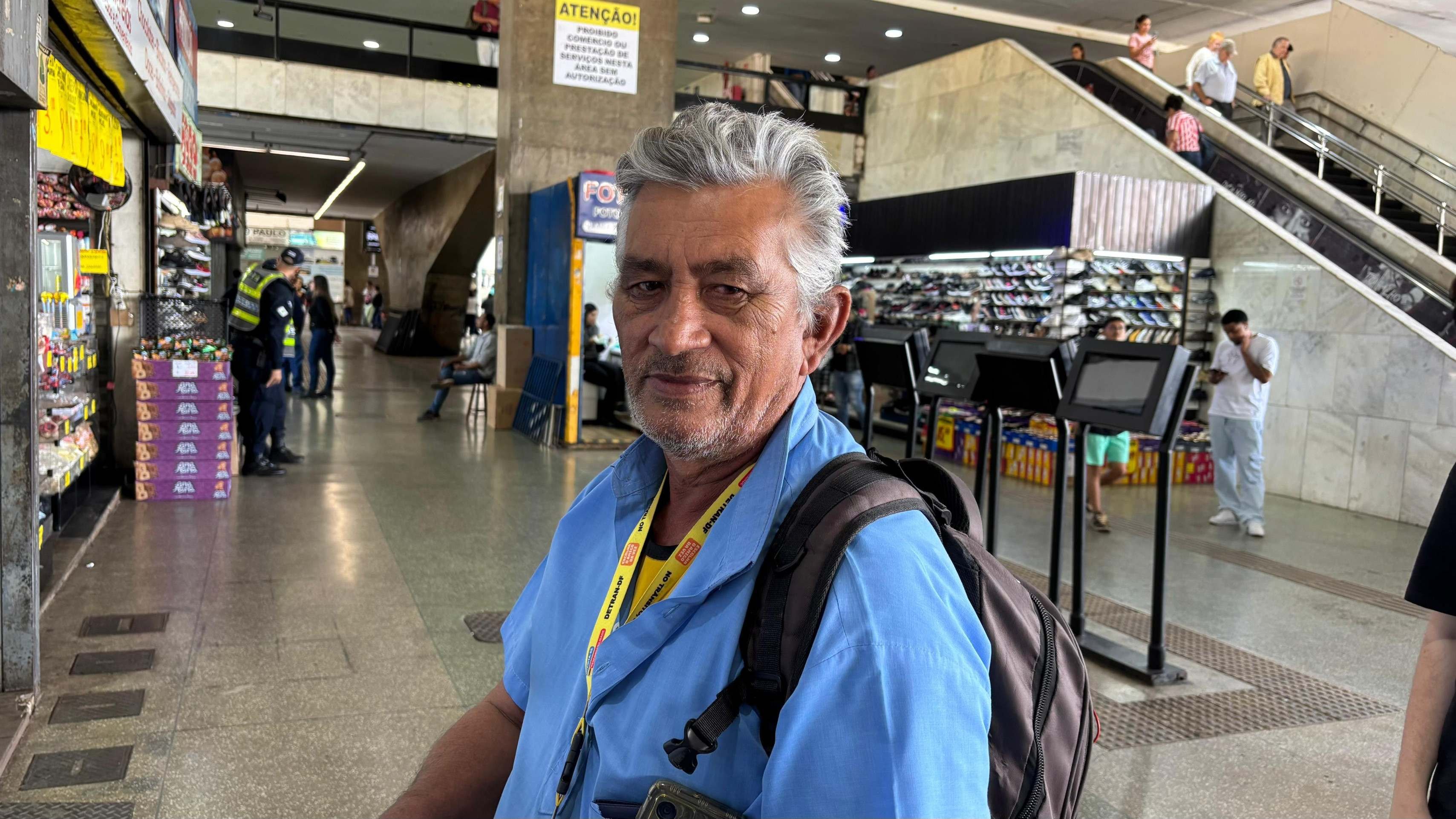 Roberto joga na loteria de vez em quando e sonha em se mudar para o nordeste com o dinheiro do prêmio