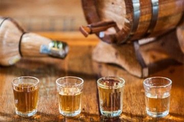 De bebida marginalizada a símbolo nacional: cachaça se reinventa e inova -  Imagem Freepik