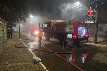 Corpo de Bombeiros foi acionado para controlar o incêndio e encontrou a idosa ferida -  (crédito: Divulgação/CBMDF)