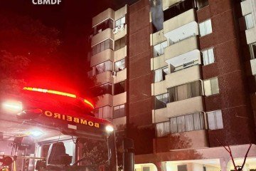 O apartamento, no quinto andar, começou a pegar fogo e o Corpo de Bombeiros foi acionado -  (crédito: Divulgação/CBMDF)