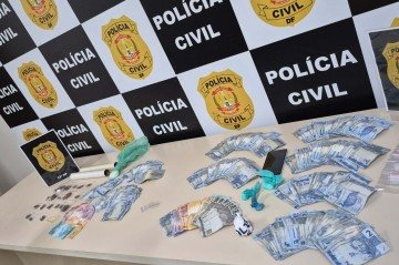 Operação apreendeu drogas e dinheiro -  (crédito: PCDF/Divulgação)
