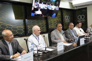 Corrêa — que é o segundo homem da esquerda para a direita — também fez críticas diretas ao Ministério Público Federal, acusando o órgão de agir com 'insensibilidade' ao criar entraves a projetos estratégicos, como o projeto da BR-319, rodovia que liga Manaus (AM) a Porto Velho (RO) -  (crédito: Marcelo Freire)