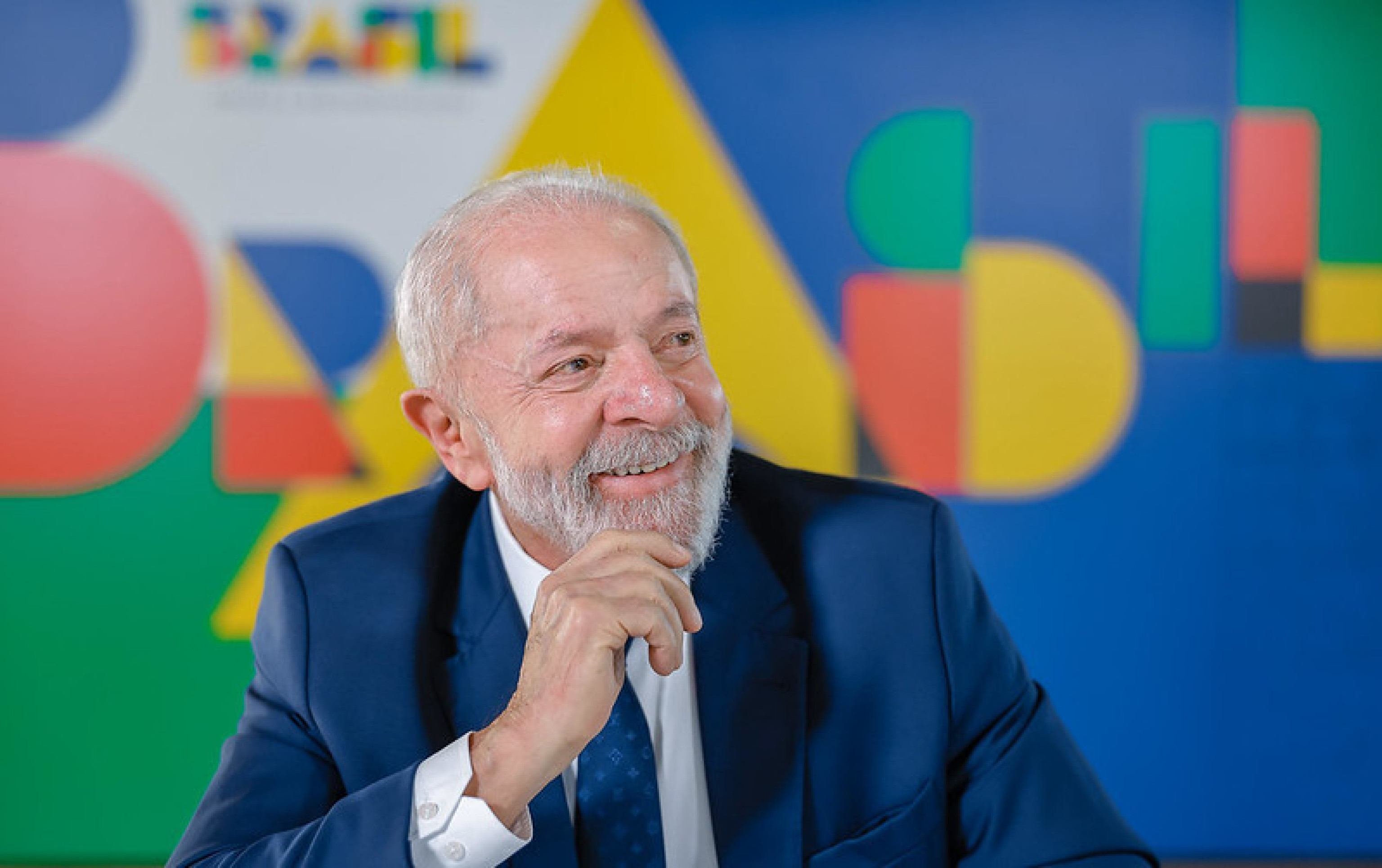 Lula assina MP que vai zerar a conta de luz de 40 milhões de pessoas