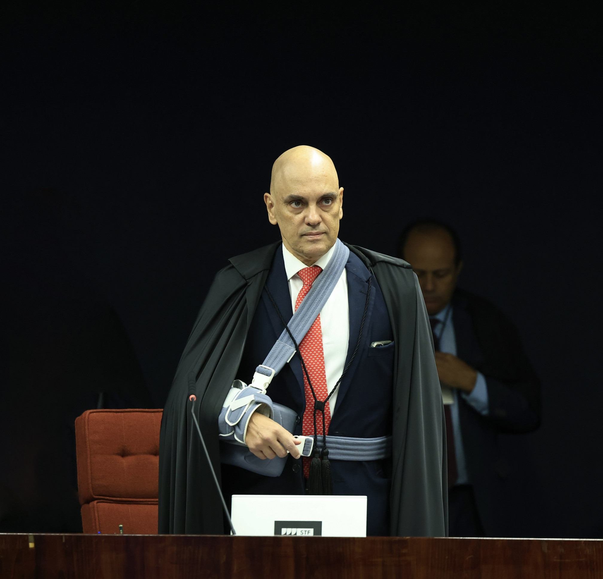 Moraes disse não haver indícios contra dois oficiais denunciados