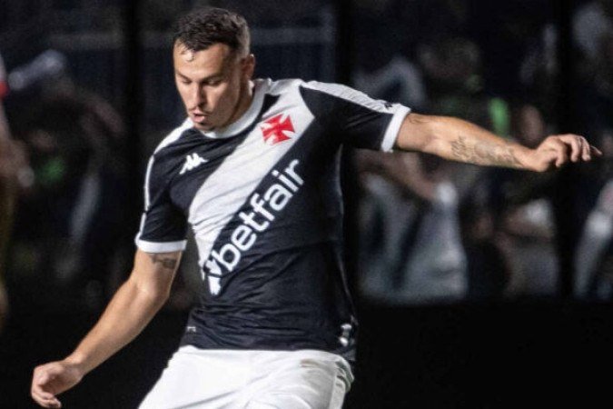 HUGO MOURA - Errou muitos passes, perdeu muitas posses e não foi bem defensivamente, deixando muitos espaços entre a defesa. Nos pênaltis, bateu bem sua cobrança. NOTA: 5,0 - Foto: Divulgação/Vasco