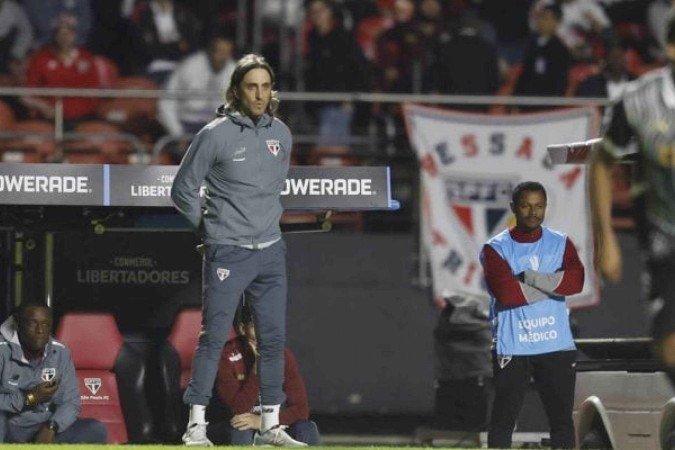 Comandante argentino será ausência na beira do campo - (crédito: Foto: Rubens Chiri e Paulo Pinto/Saopaulofc.net) Comandante argentino será ausência na beira do campo - (crédito: Foto: Rubens Chiri e Paulo Pinto/Saopaulofc.net)