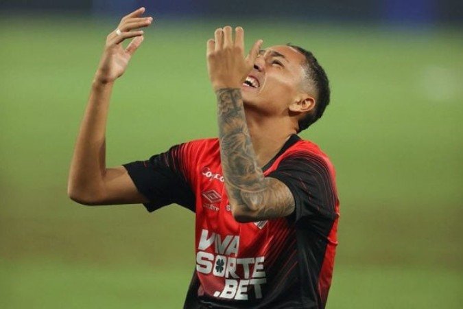 Kauã Moraes vibra e chora após fazer seu primeiro gol como profissional. Seu tento classifica time às 8ªs da Copa do Brasil - (crédito: Foto: José Tramontin/athletico.com.br) Kauã Moraes vibra e chora após fazer seu primeiro gol como profissional. Seu tento classifica time às 8ªs da Copa do Brasil - (crédito: Foto: José Tramontin/athletico.com.br)