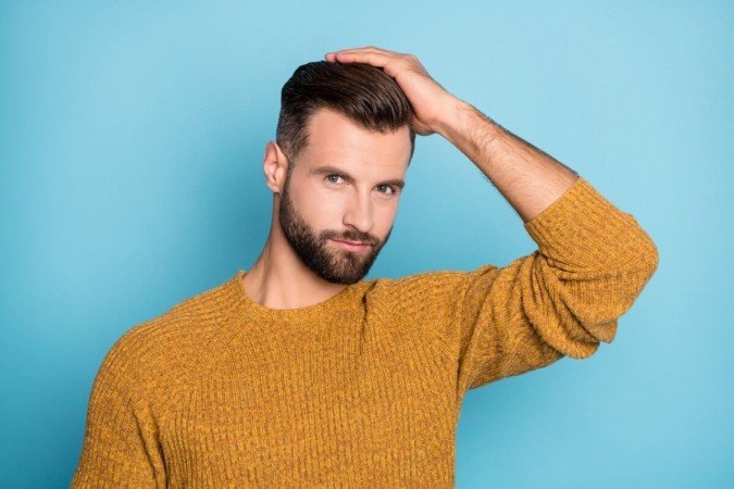 Os homens estão cada vez mais preocupados com a aparência e com os cuidados com o cabelo (Imagem: Roman Samborskyi | Shutterstock) - (crédito: EdiCase) Os homens estão cada vez mais preocupados com a aparência e com os cuidados com o cabelo (Imagem: Roman Samborskyi | Shutterstock) - (crédito: EdiCase)
